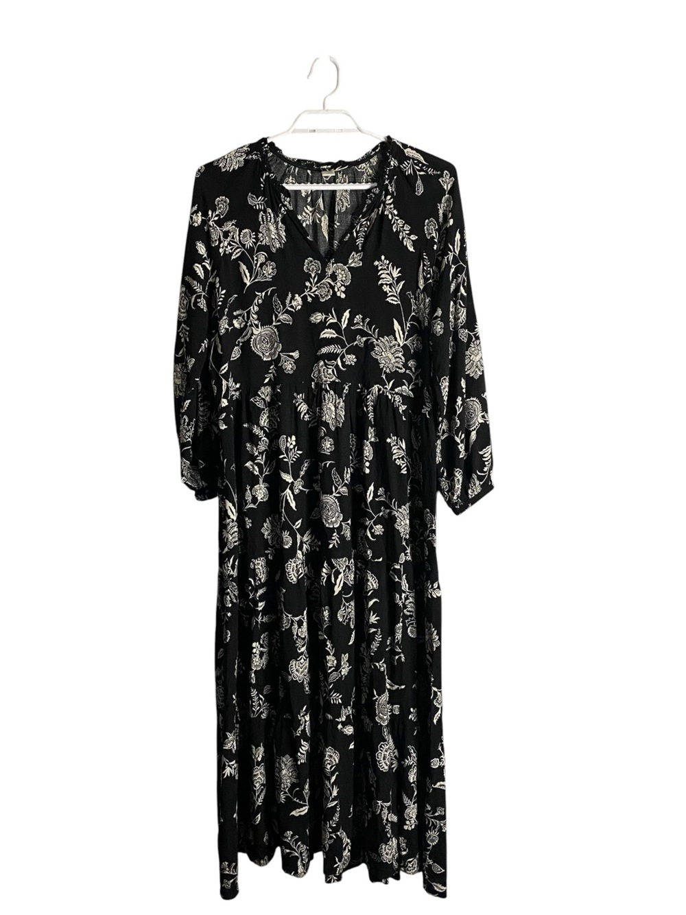 Old Navy Women's Black and White Floral V-Neck Tiered Maxi Dress
